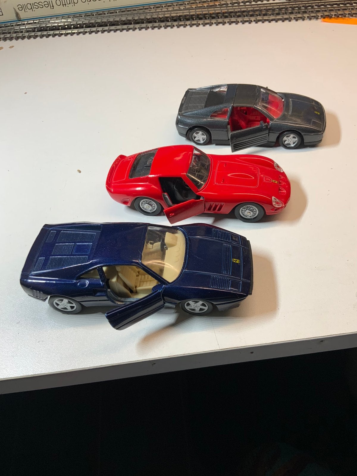 SET VAN 3 AUTO'S FERRARI 1/38 MAISTO/SHELL, Hobby en Vrije tijd, Ophalen of Verzenden, Zo goed als nieuw, Maisto
