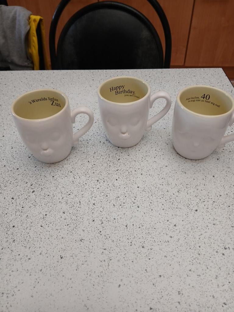 3 koffie tassen met spreuk 1euro stuk, Verzamelen, Ophalen