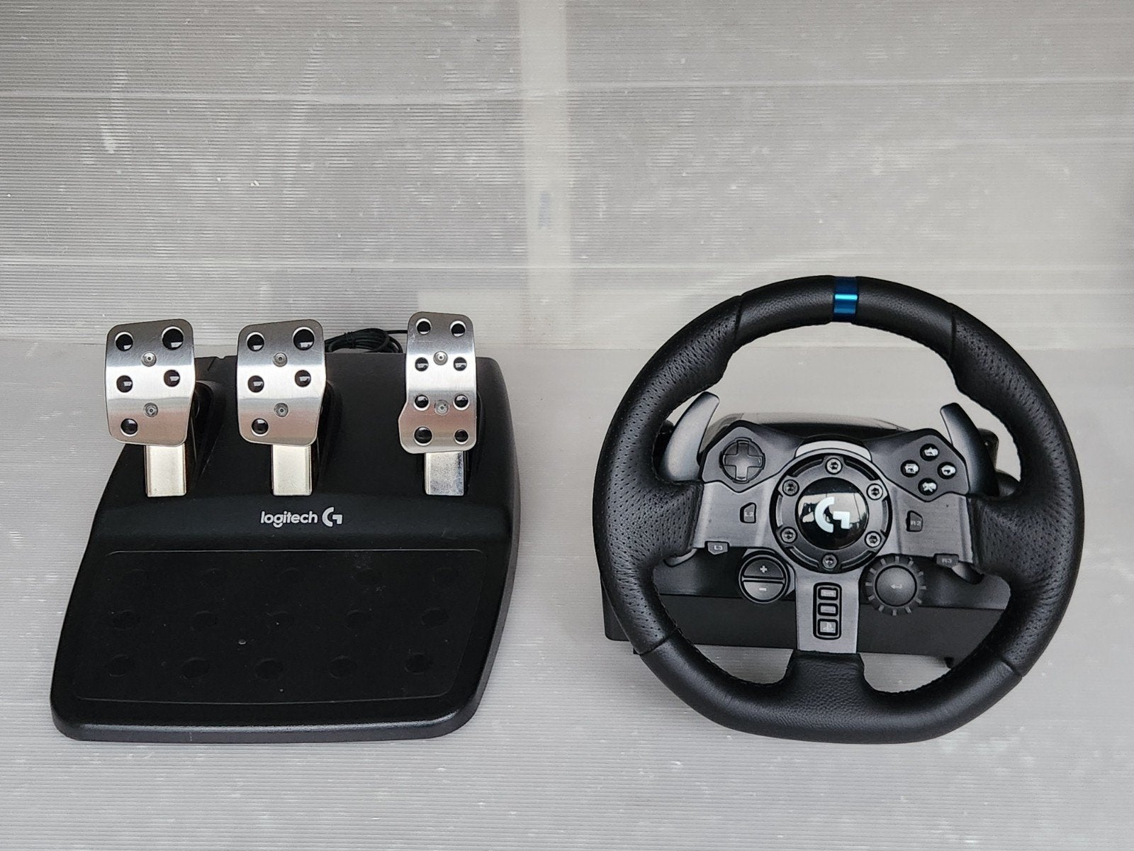 Logitech G923 stuur en pedalen TRUEFORCE
Realistiche set-up, Ophalen, Zo goed als nieuw, Stuur of Pedalen, PlayStation 3