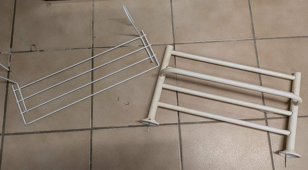 Lot de 2 porte serviettes. 1 métal et 1 plastique, Enlèvement, Plastique