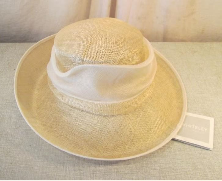 Magnifique chapeau de cérémonie - femme - Whiteley - Sinamay, Enlèvement ou Envoi, Neuf, Chapeau