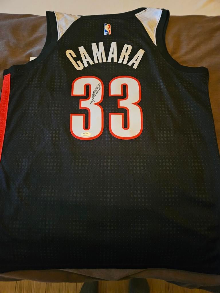 Maillot NBA CAMARA belge signé avec certificat, Sports & Fitness, Basket, Enlèvement ou Envoi, Neuf, Vêtements