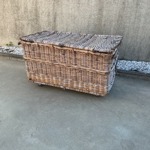 Grote oude rieten mand met deksel, Ophalen, Gebruikt, Met deksel, Mand