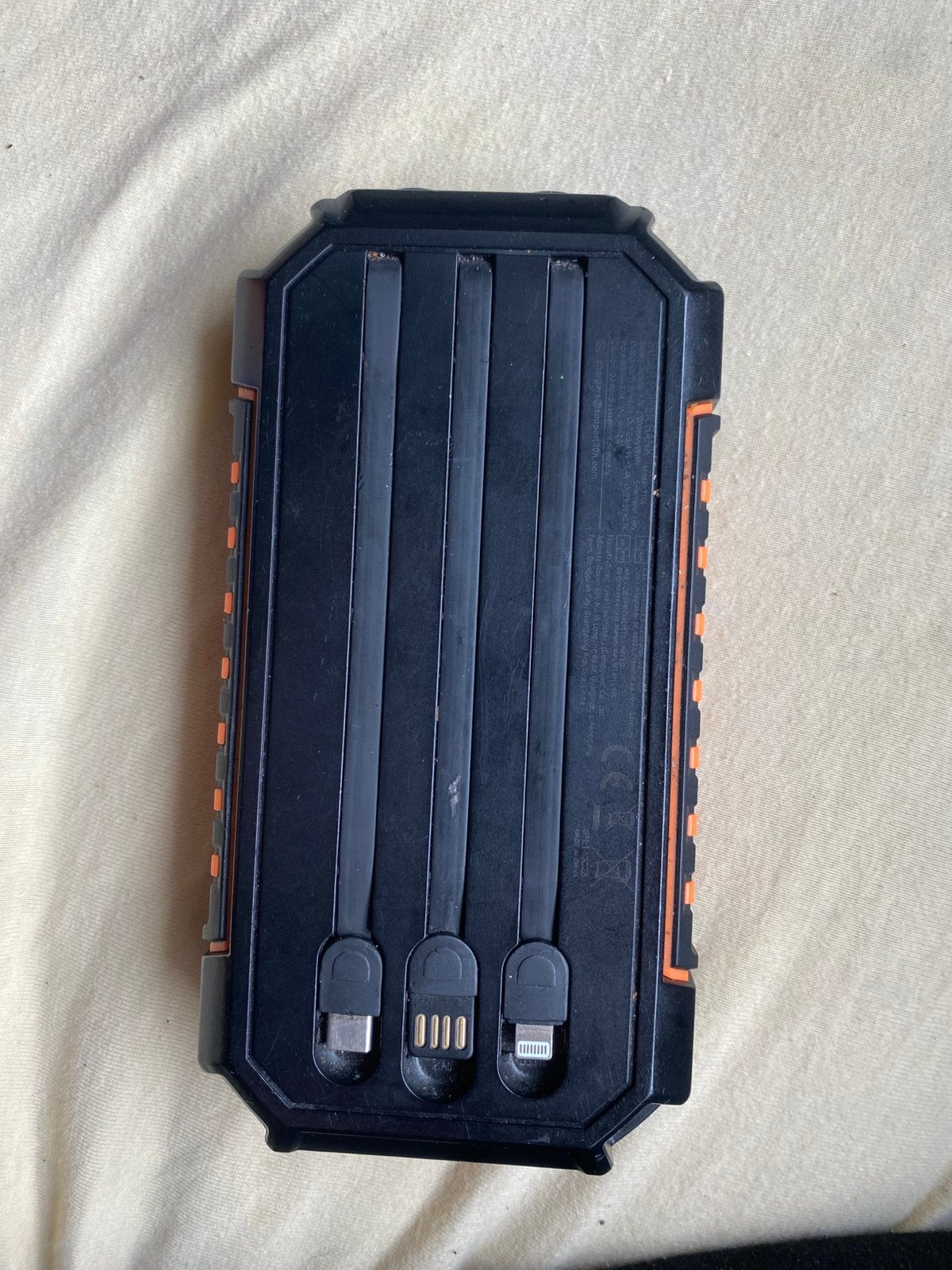 Elle est noire, chargeur solaire, chargeur normal et lampe, Enlèvement, Reconditionné, Apple, Capacité accrue