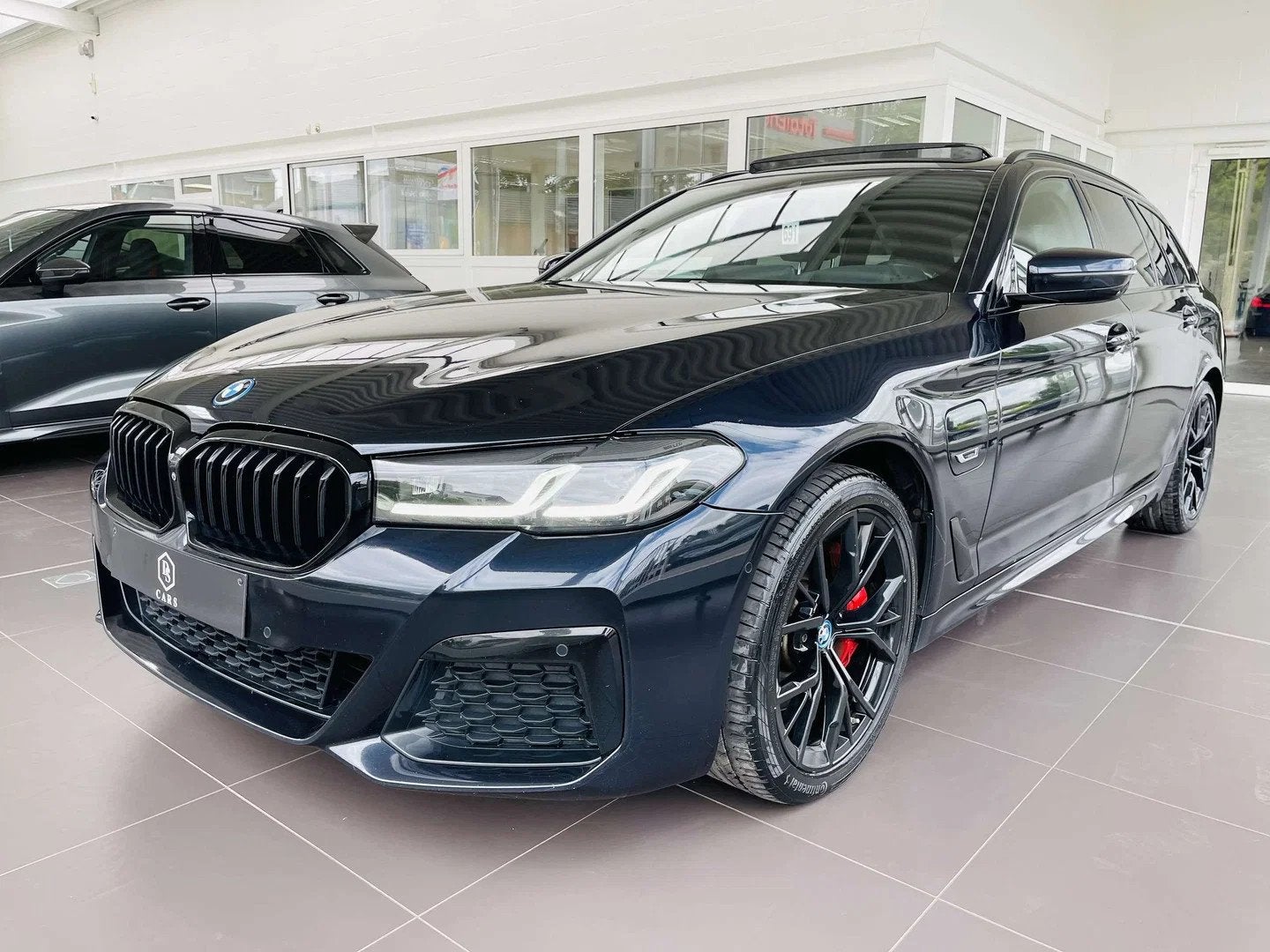 BMW 5 Serie 530 eA * GARANTIE + PACK M + TOIT PANO + LED + F, Auto's, Automaat, Gebruikt, 4 cilinders, Blauw
