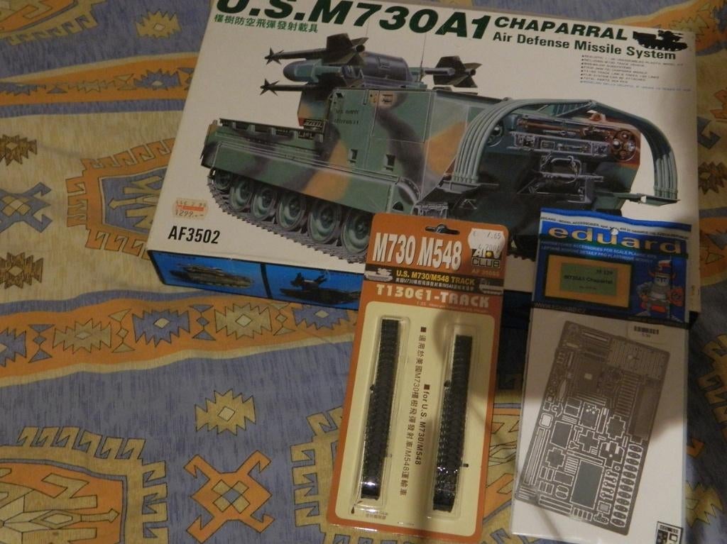 1/35 AFV Club M730 Chaperal + extras, Hobby en Vrije tijd, Modelbouw | Auto's en Voertuigen, Zo goed als nieuw, Tank, 1:32 tot 1:50