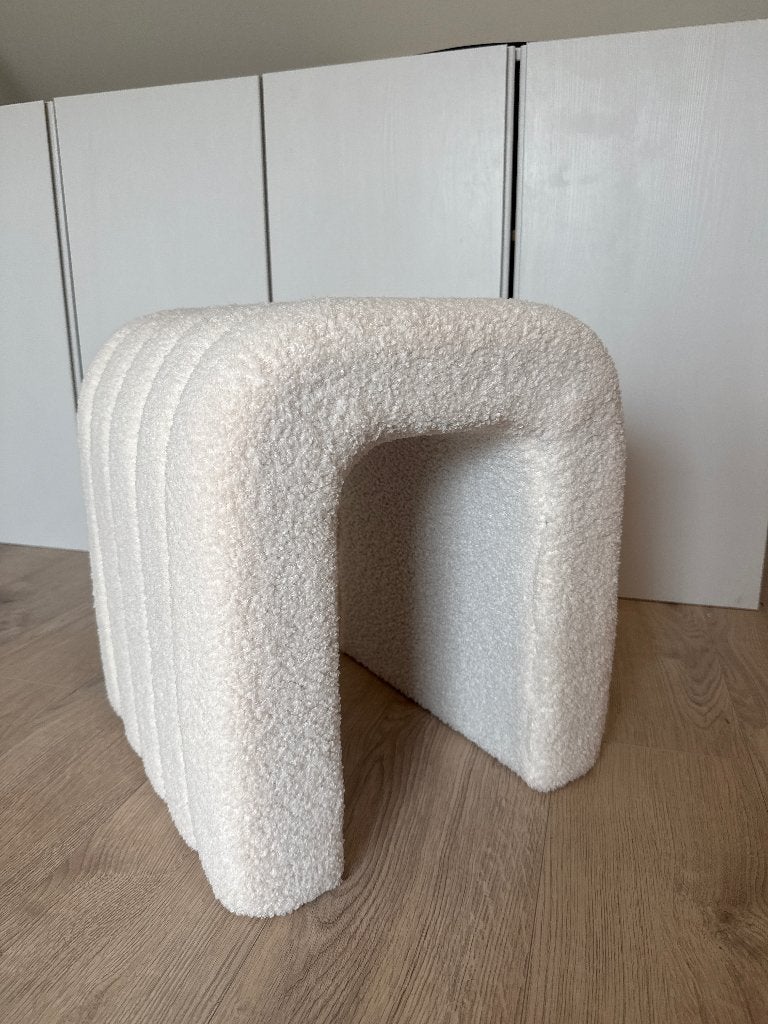 Bouclé poef van Kwantum – ecru/wit, Maison & Meubles, Enlèvement, Utilisé, Moins de 50 cm, Modern of Scandinavisch
