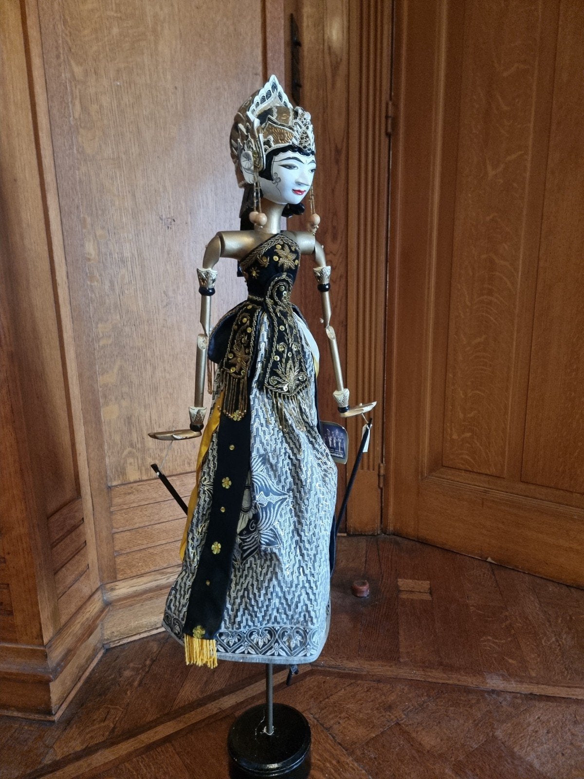 Prachtige Wayang Golek-pop uit de Cupumanik-werkplaats, Ophalen