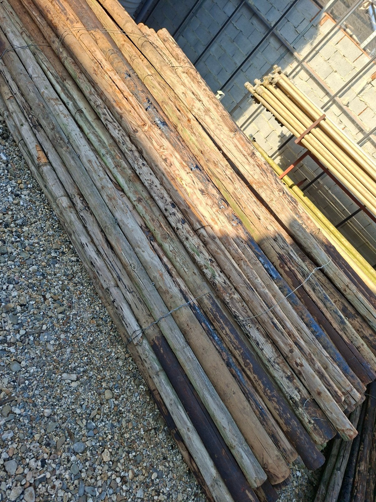 Houten palen 3,5 m lang 10 dik 4,5 euro per stuk 0496024426, Enlèvement