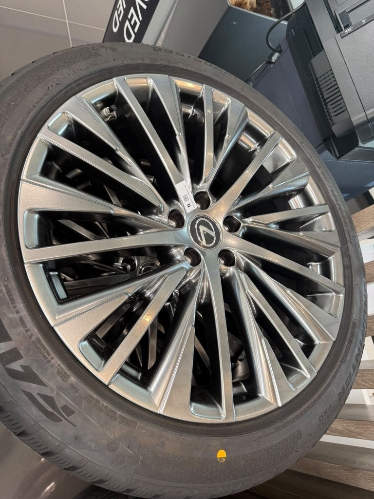 Kit Lexus 235/50/21 101V, Autos : Pièces & Accessoires, Neuf, Pneus et Jantes, Pneus hiver, 21 pouces
