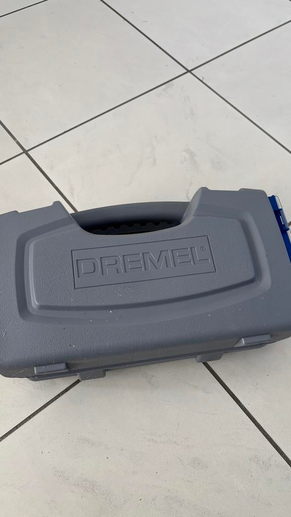 Dremel multitool – Uitstekende staat + veel accessoires, Doe-het-zelf en Bouw, Ophalen, Zo goed als nieuw