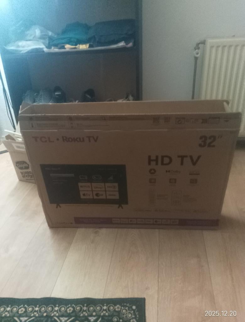 TÉLÉVISEUR TCL 32 POUCES. Téléviseur Roku., Enlèvement ou Envoi