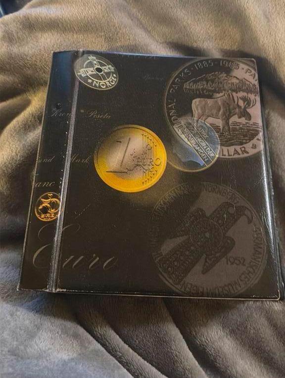 Livre collector complet des pieces de serie europe., Postzegels en Munten, Ophalen of Verzenden, Overige landen, Overige waardes