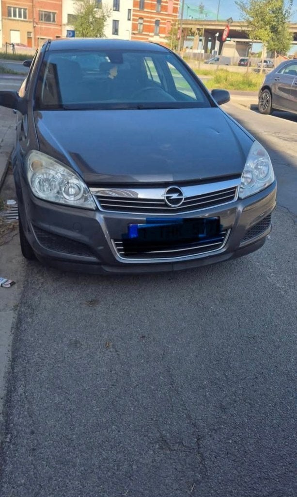 Opel Astra 2010, Auto's, Opel, Voorwielaandrijving, Beige, Overige kleuren, 5 deurs