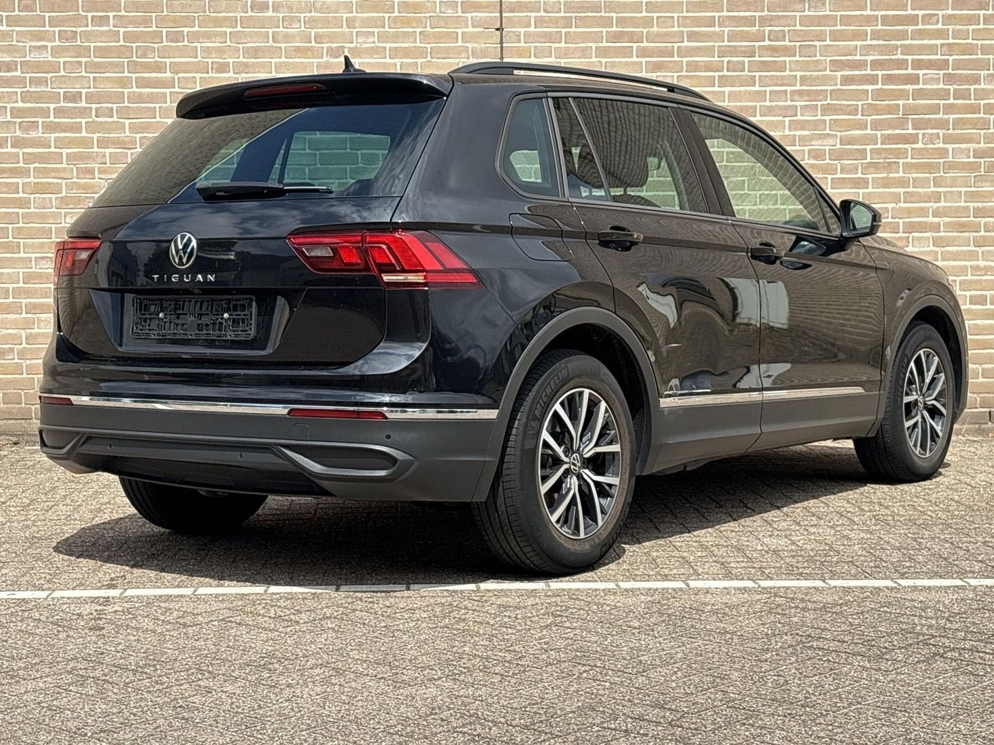 Volkswagen Tiguan 1.5 TSI Life Business | € 14.000,- NETTO!, Auto's, Volkswagen, Zwart, Navigatiesysteem, Zwart, Bedrijf