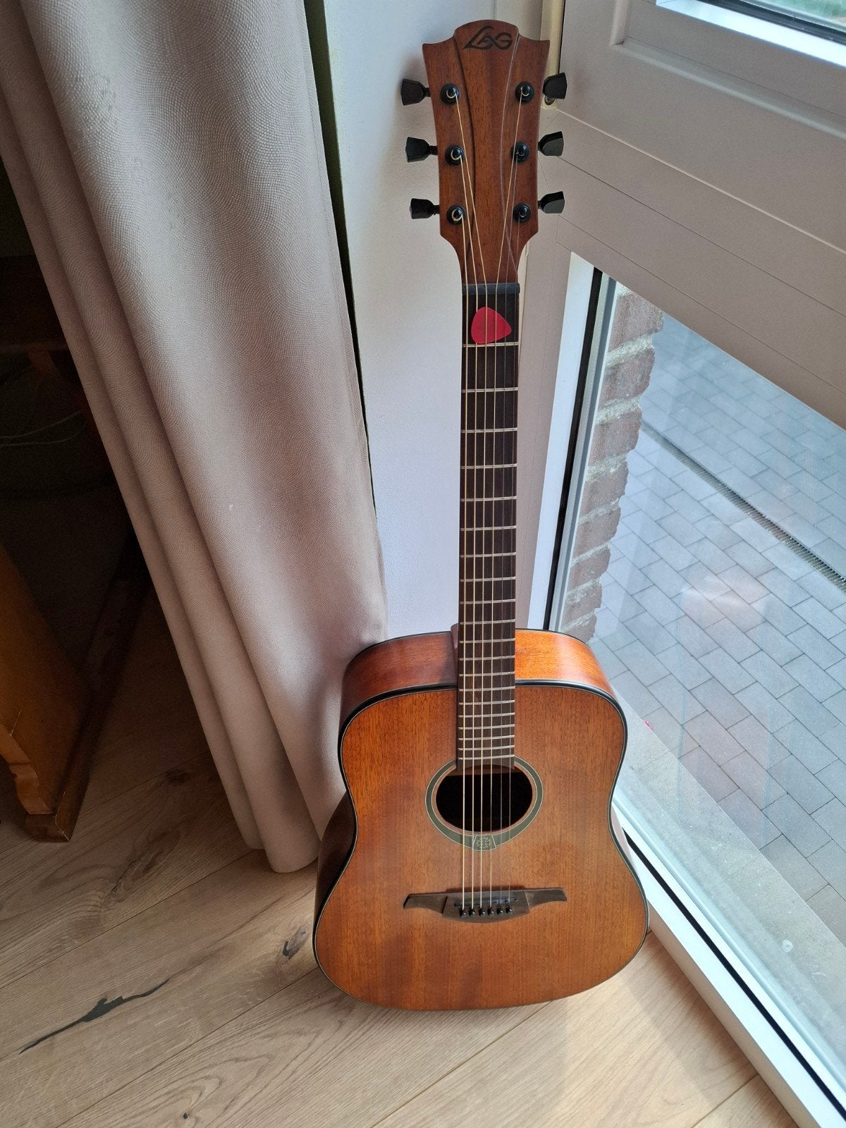 Guitare Tramontane T77D Idéale pour débutant, Musique & Instruments, Instruments à corde | Guitares | Acoustiques, Enlèvement