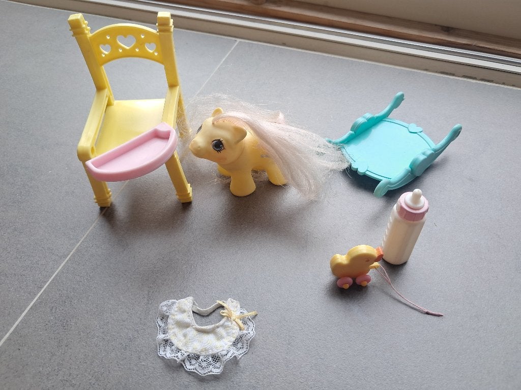 my little pony baby met accessoires: stoel, schommel, ..., Ophalen of Verzenden, Gebruikt