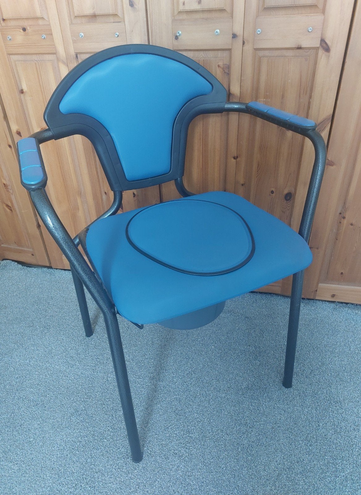chaise percée, Enlèvement