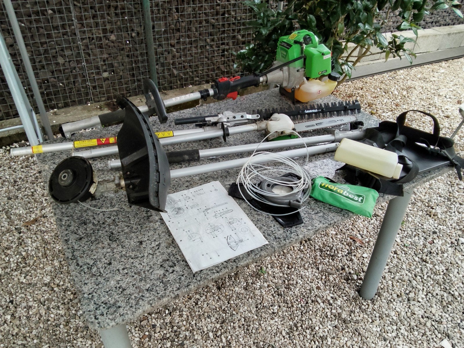 Débroussailleuse thermique avec 3 accessoires, Ophalen, Gebruikt, Benzine, FLORABEST