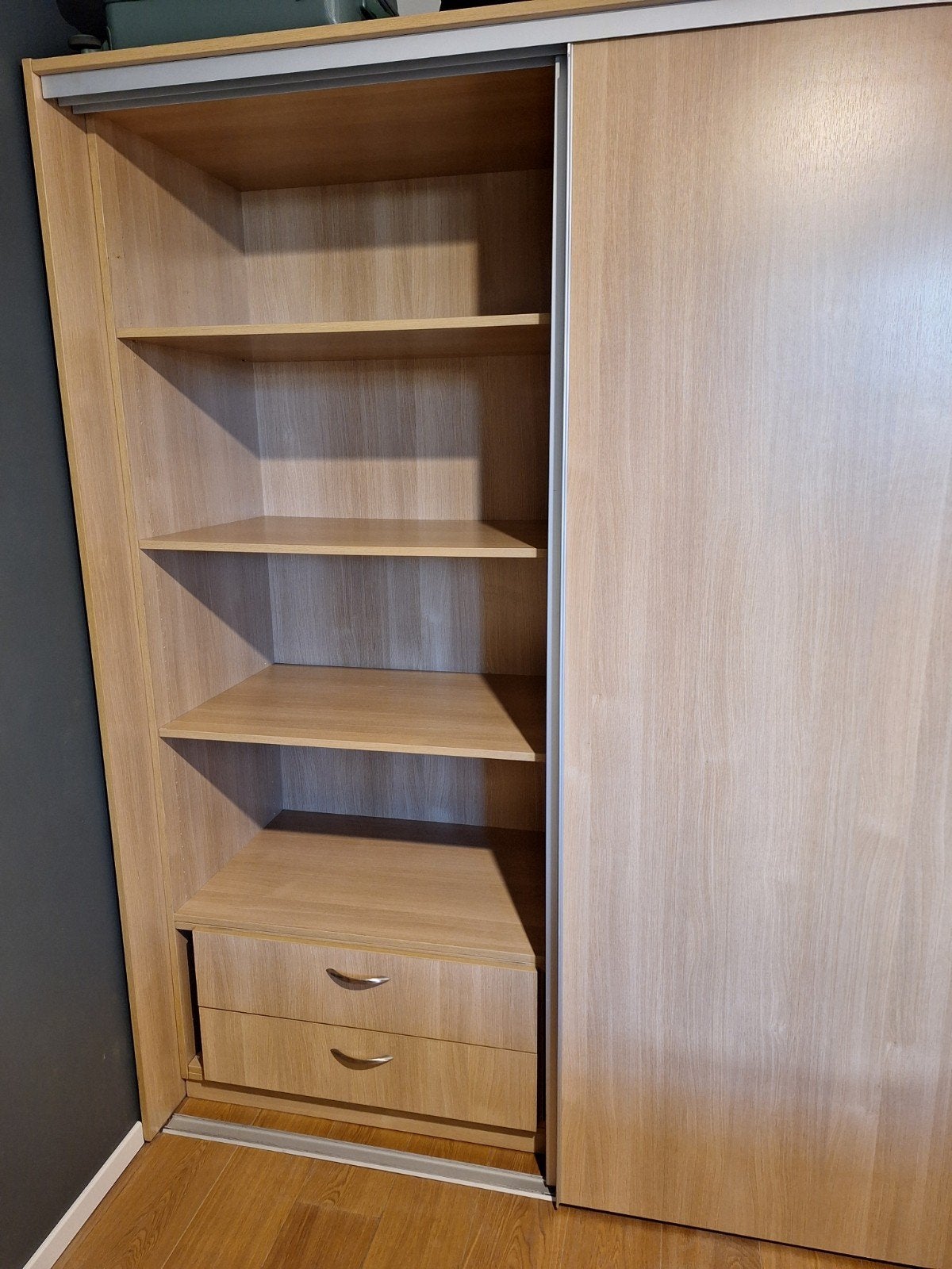 Praktische kleerkast, Ophalen