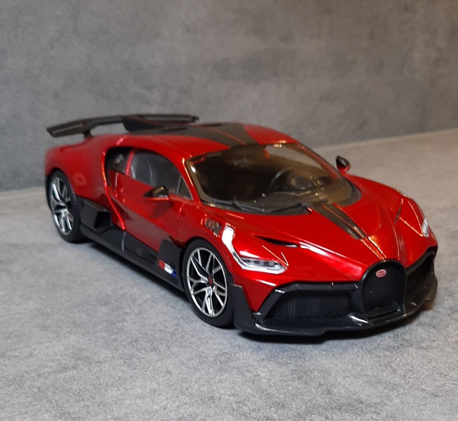 Bburago/1:18/Bugatti DIVO 2019/Zonder doos, Ophalen of Verzenden