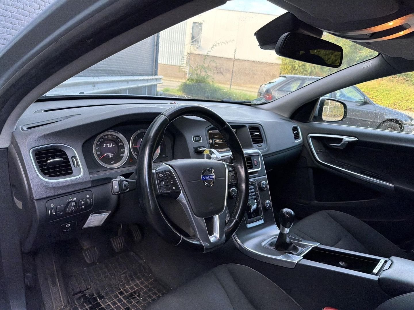 Volvo V60 2.0 D4 R-Design | Climate | Cruise | Navi | PDC |, Verwarmde buitenspiegels, Zwart, 119 g/km, Zilver of Grijs