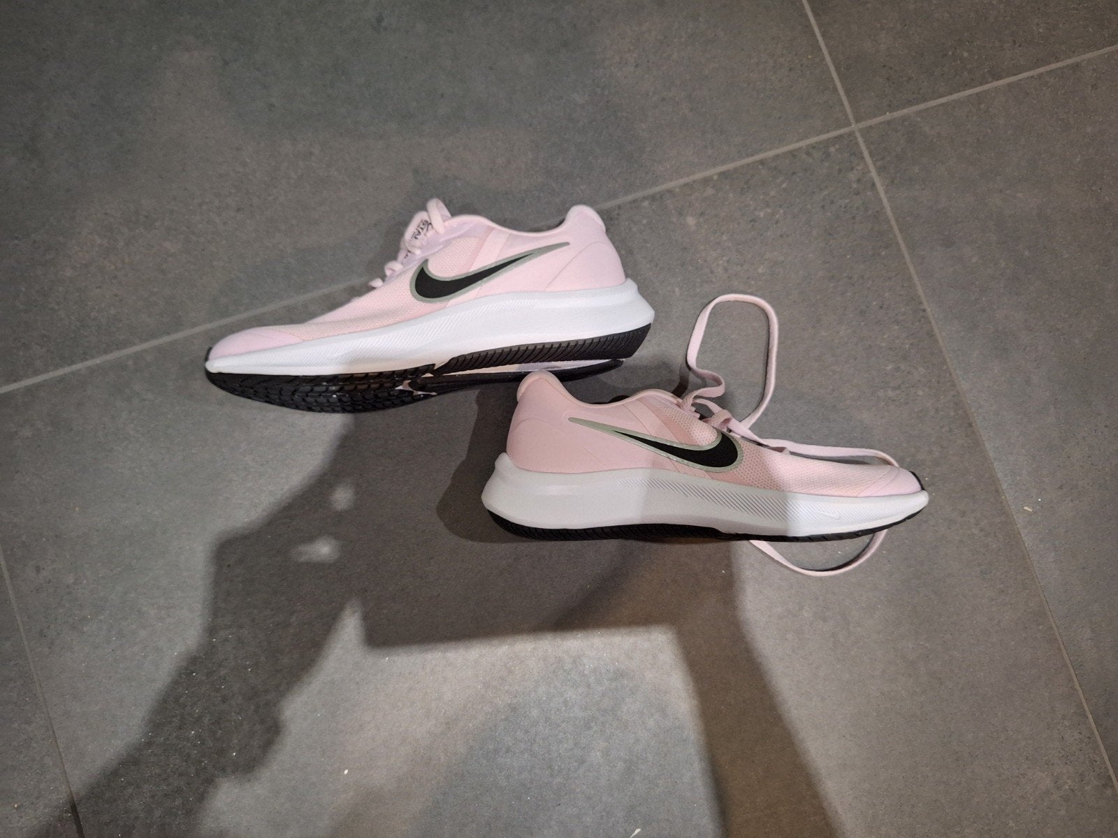 NIKE STAR RUNNER maat 36 Nieuw, Kinderen en Baby's, Ophalen, NIKE, Meisje, Sportschoenen