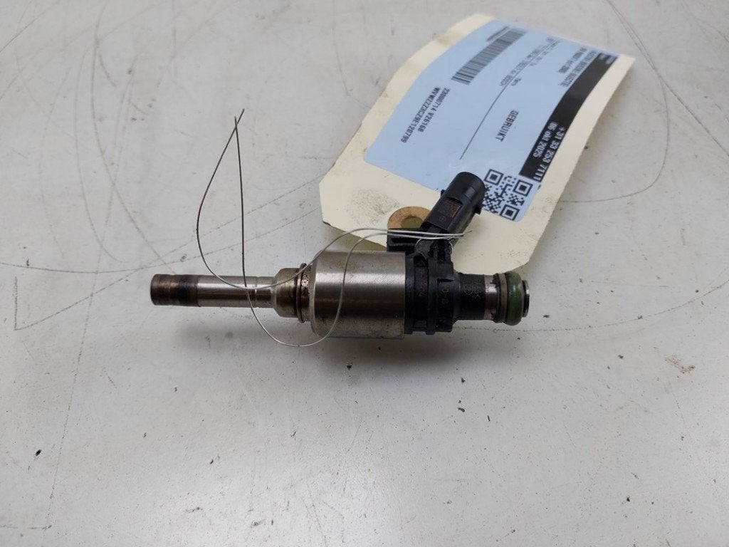 INJECTEUR Volkswagen Passat Variant (3C5) (01-2005/11-2010), Robert Bosch AG, Volkswagen, Utilisé, Robert-Bosch-Allee 1
74232  Abstatt, DE