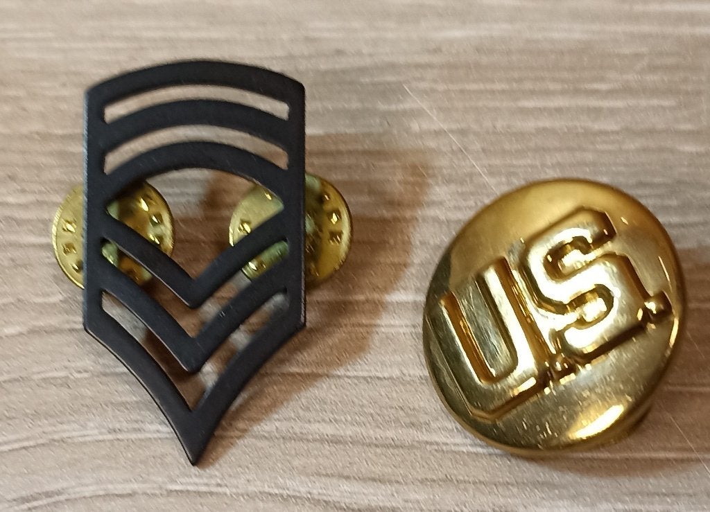 Lot 2 insignes US Army Grade SFC & Insigne de col U.S. ww2, Envoi, Armée de terre, Emblème ou Badge