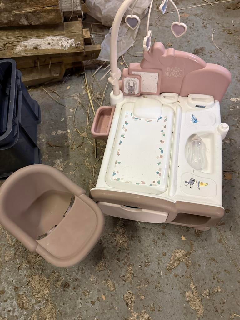Poppen-verzorgingstafel en stoeltje, Ophalen of Verzenden, Gebruikt, Sanitair