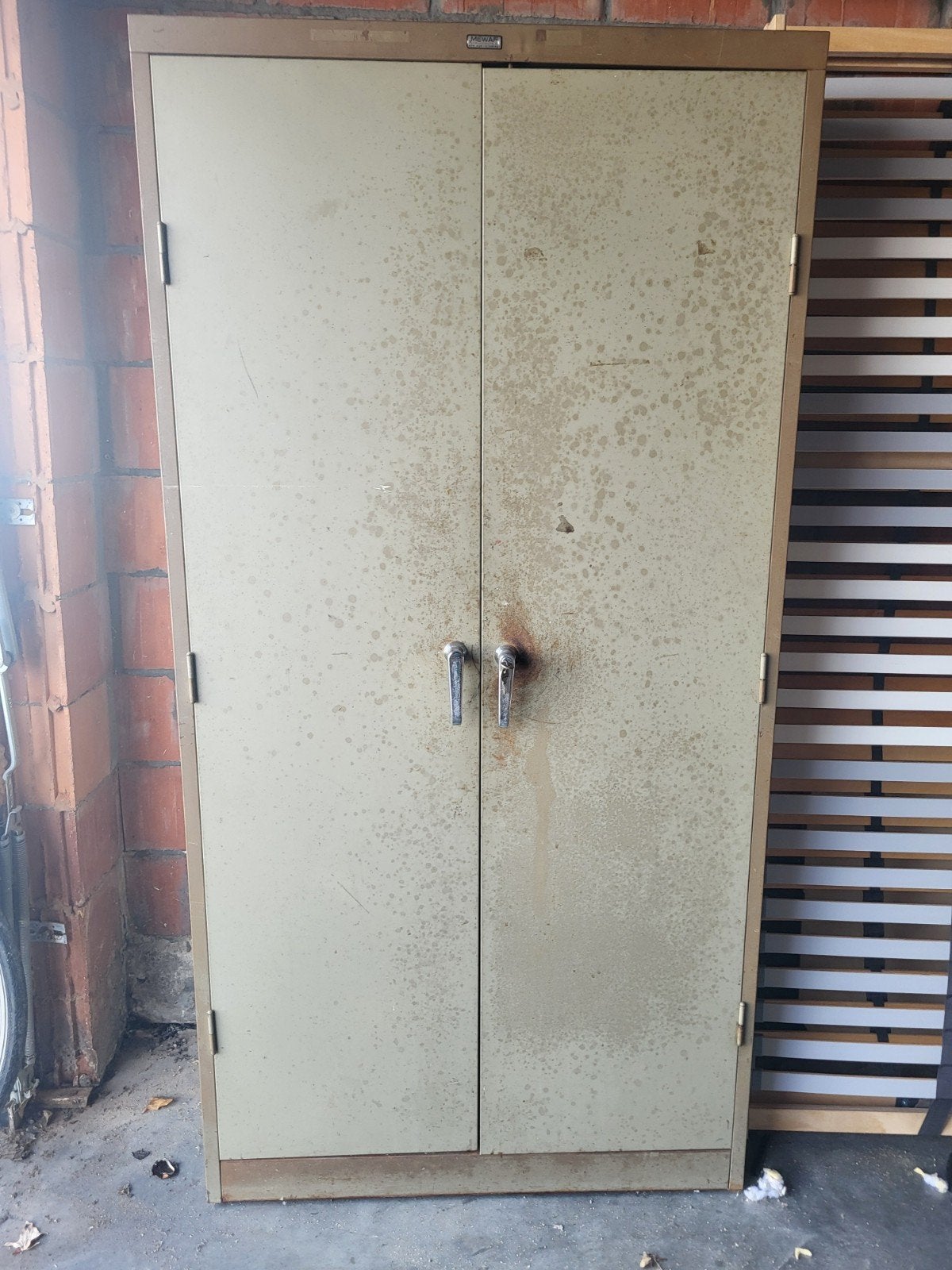 vakkenkast te koop, Ophalen