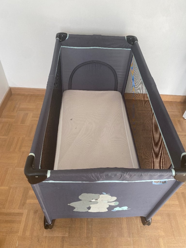 Reisbed met 2 matrassen en 5x dekbedden inbegrepen, Ophalen, Gebruikt, Minder dan 140 cm, Matras