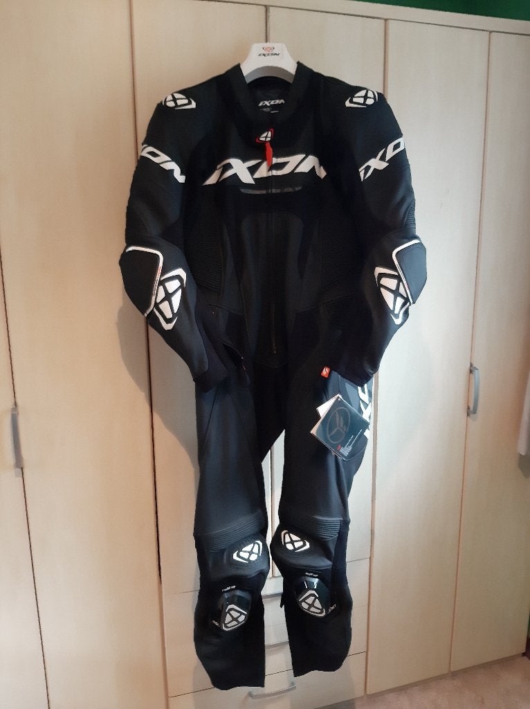 NIEUW - IXON ééndelig lederen racepak – Maat L (50-52), Motoren, Kleding | Motorkleding, Ixon, Ophalen, Nieuw met kaartje, Heren