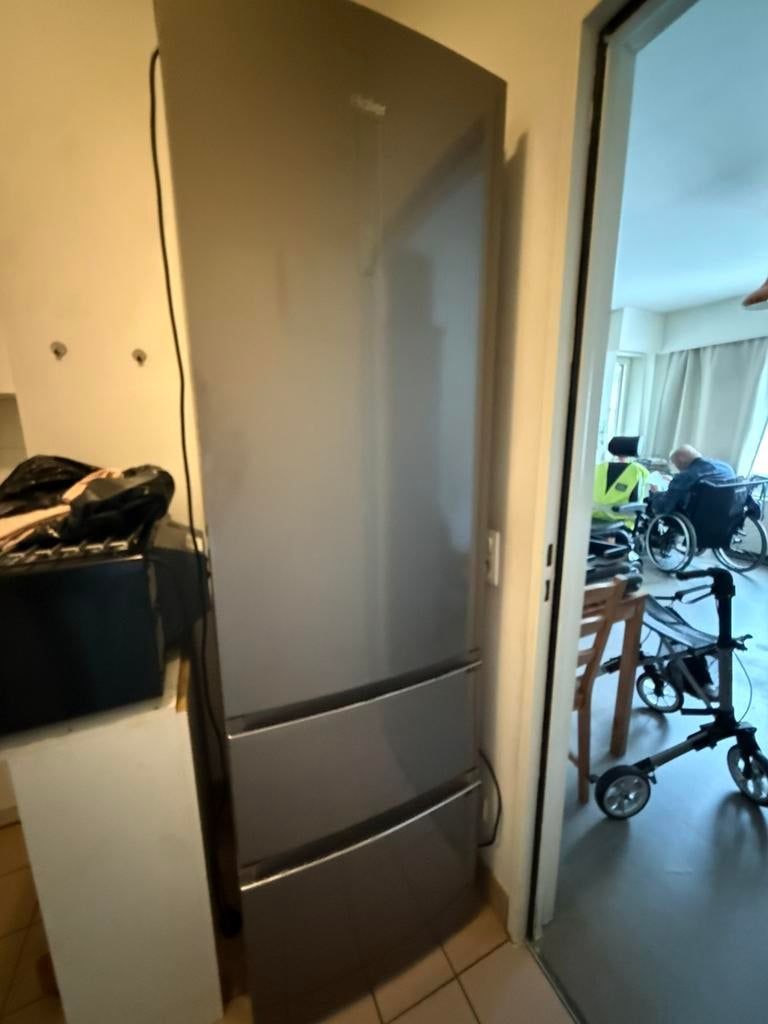 Haier frigo diepvries combinatie, Electroménager, Réfrigérateurs & Frigos, Comme neuf, Avec congélateur séparé, 200 litres ou plus