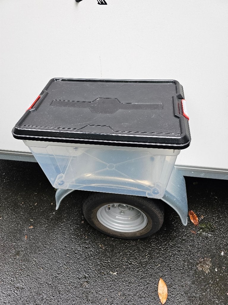 BOITE DE RANGEMENT SUR ROULETTES, Enlèvement, Utilisé, Boîte ou Caisse