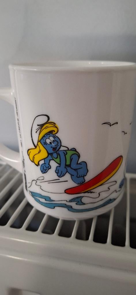 Mug vintage Schtroumpf sport : planche à voile - 1991 Dixan, Collections, Schtroumpfs, Enlèvement ou Envoi, Comme neuf, Schtroumpfette