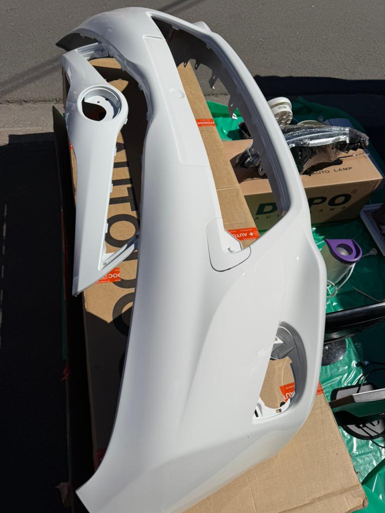 ️Phare et parchoc toyota aigo 2016, Autos : Pièces & Accessoires, Enlèvement, Toyota