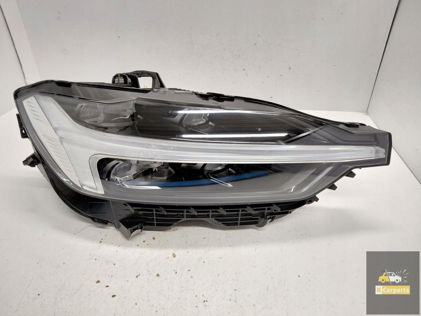 32404710, Volvo XC60 II Lift MID LED lampe droite, Gunnar Engellaus vag 8
405 31  Gothenburg, SE, Info@volvocars.com, Volvo Car Corporation