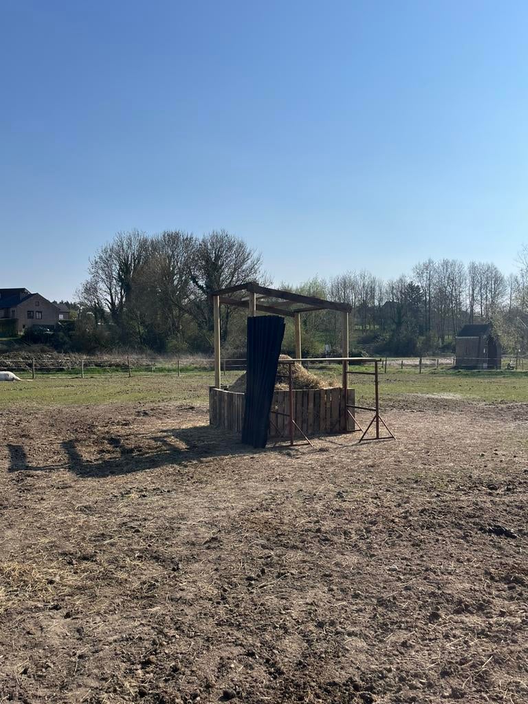 Hooihuisje, Dieren en Toebehoren