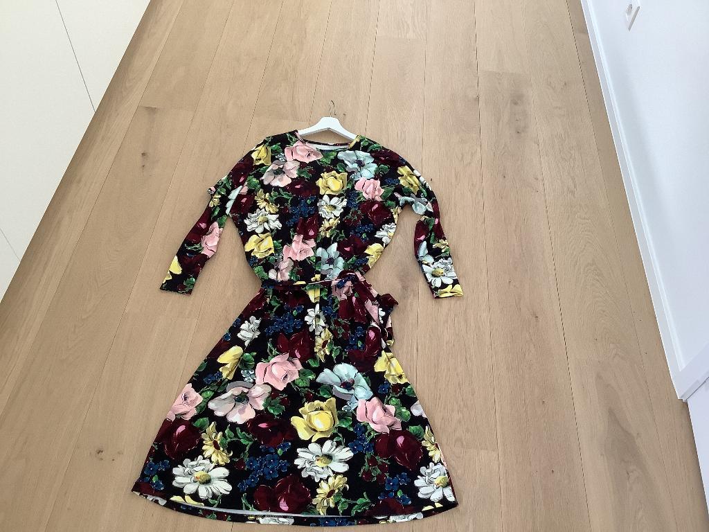 Kleed Essentiel, Taille 38/40 (M), Enlèvement ou Envoi, Autres couleurs, Comme neuf