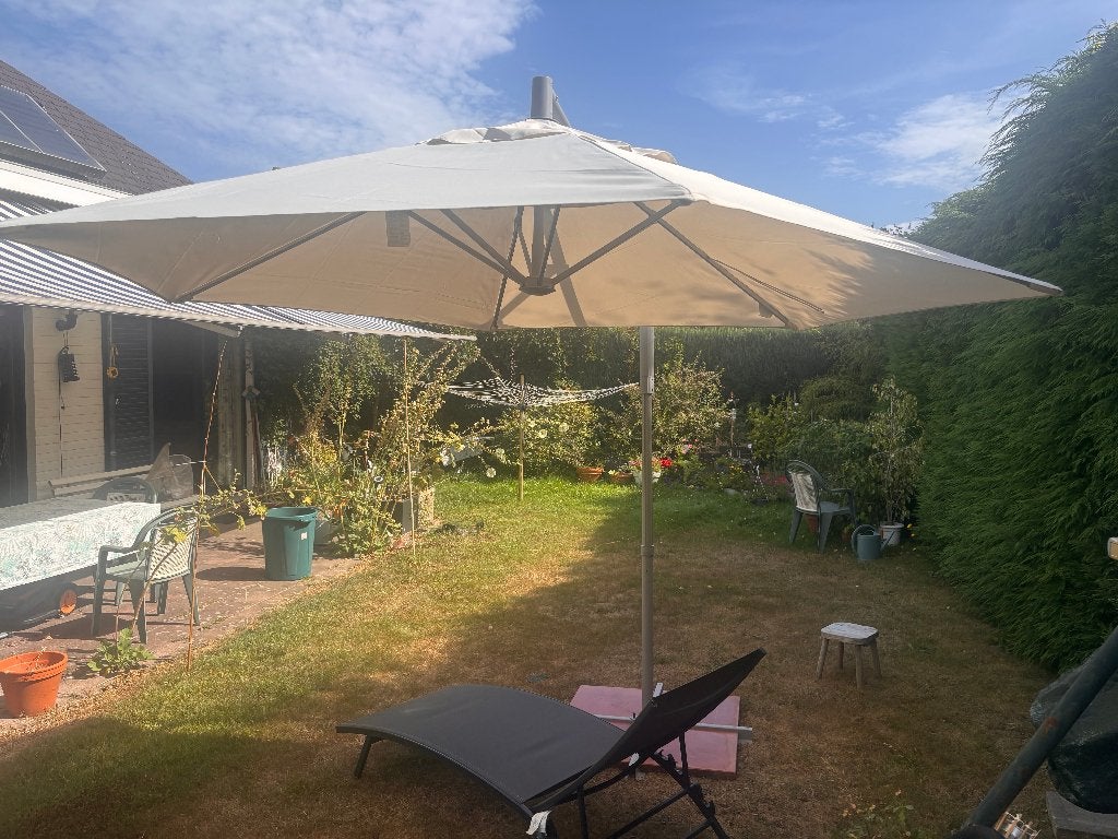 Grand parasol IKEA neuf (300 cm), Jardin & Terrasse, Neuf, 3 à 4 mètres, Enlèvement, Parasol sur pied