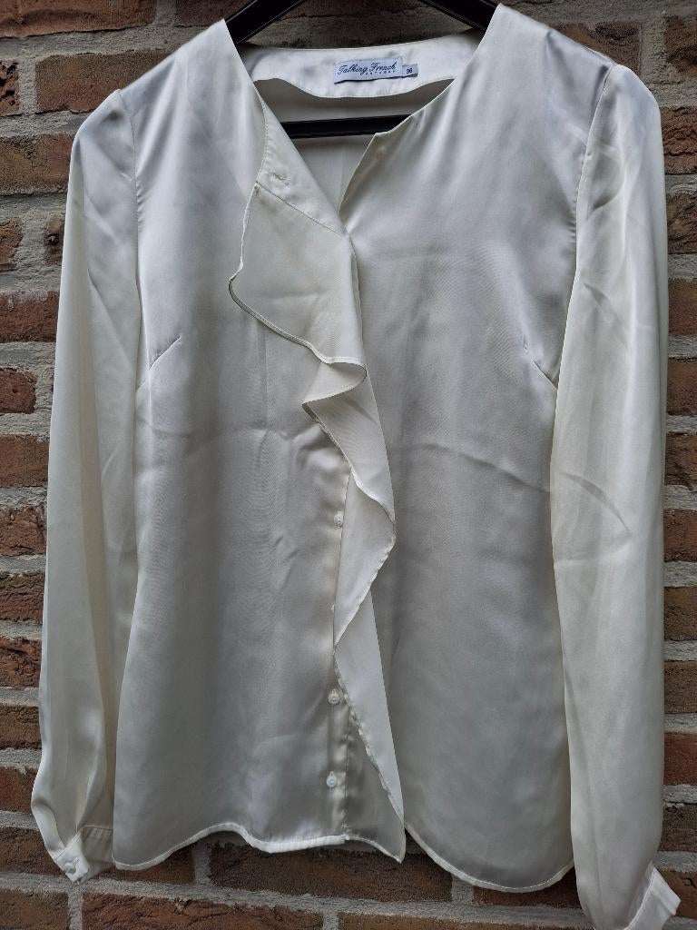 Witte glanzende zijden blouse 'Talking French' - maat 36, Kleding | Dames, Ophalen of Verzenden, Zo goed als nieuw, Maat 36 (S)