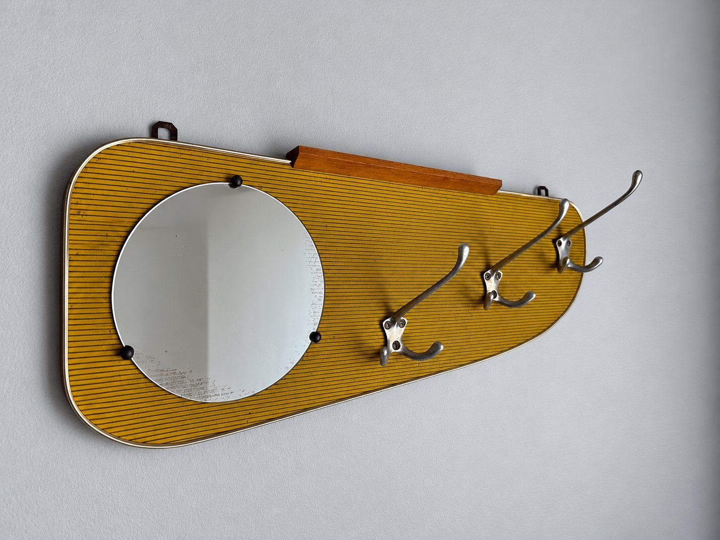 Porte-manteau mural vintage jaune avec miroir – années 50/60, Moins de 100 cm, Portemanteau mural, Enlèvement, Utilisé