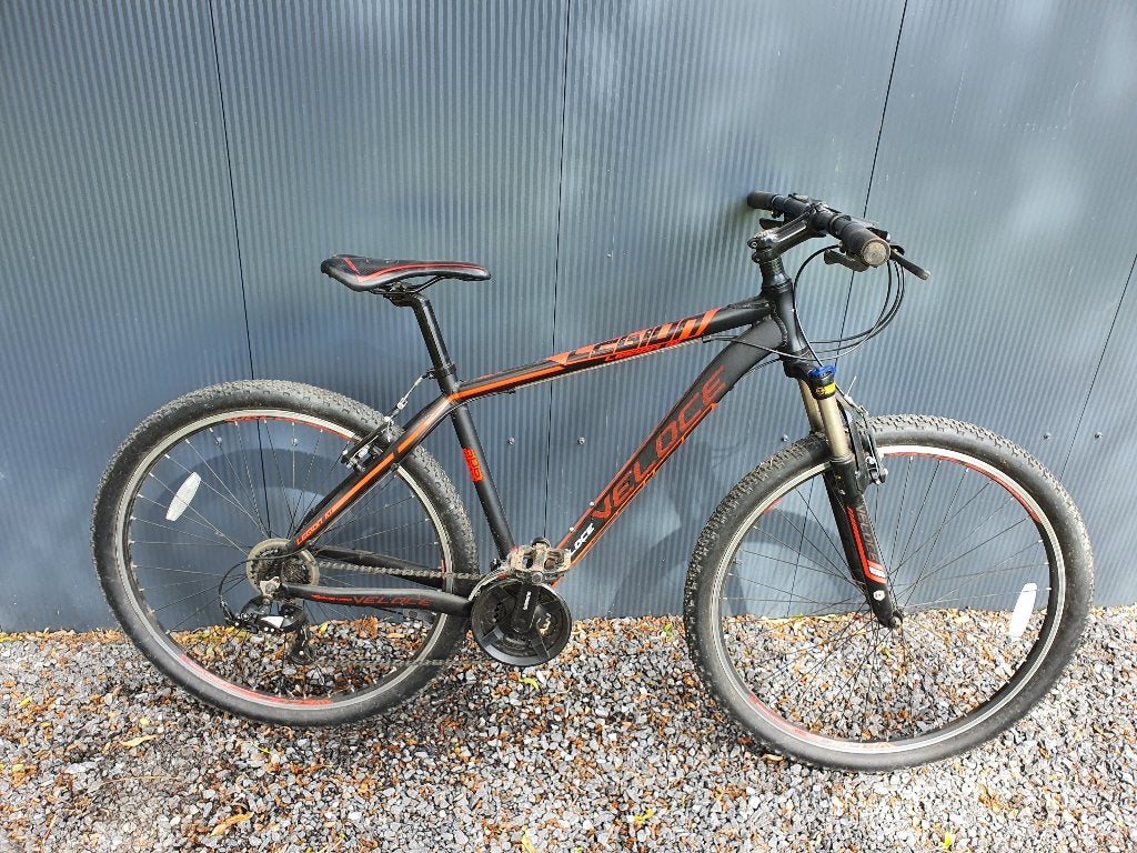 Vélo de montagne VELOCE pour adulte, taille 29 randonnées, Vélos & Vélomoteurs, Autres marques, Frein sur jante, Comme neuf, Enlèvement