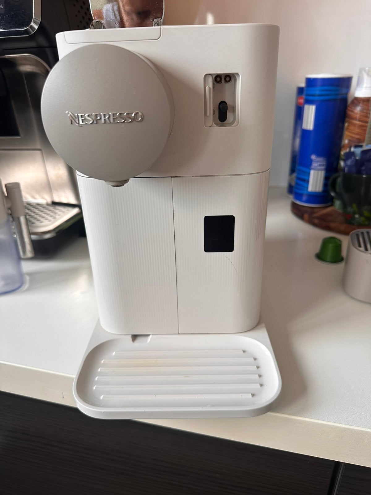 Nespresso latissima koffieapparaat met melkopschuimer, Elektronische apparatuur, Ophalen, Koffiepads en cups, Gebruikt, Espresso apparaat