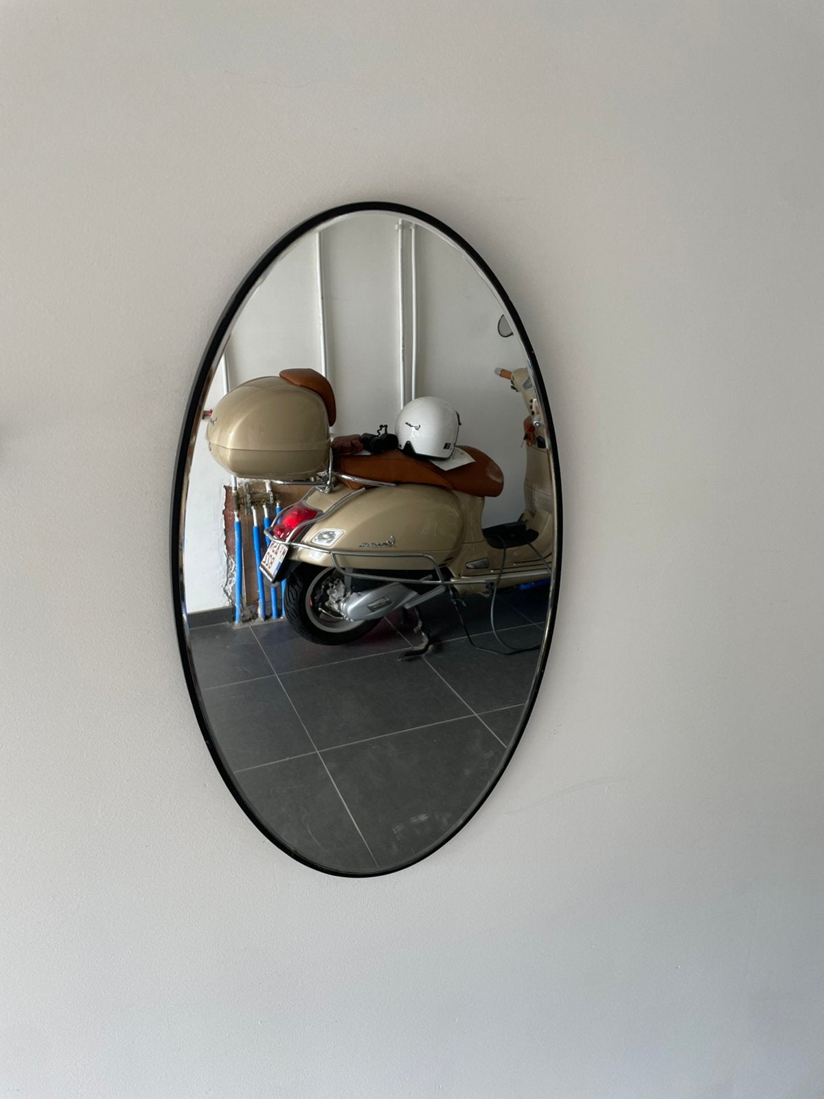 Miroir ovale, Enlèvement, Utilisé