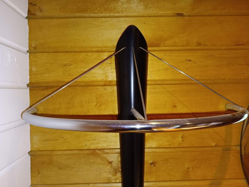Postmoderne wandkapstok - ontwerp uit 1980, Ophalen