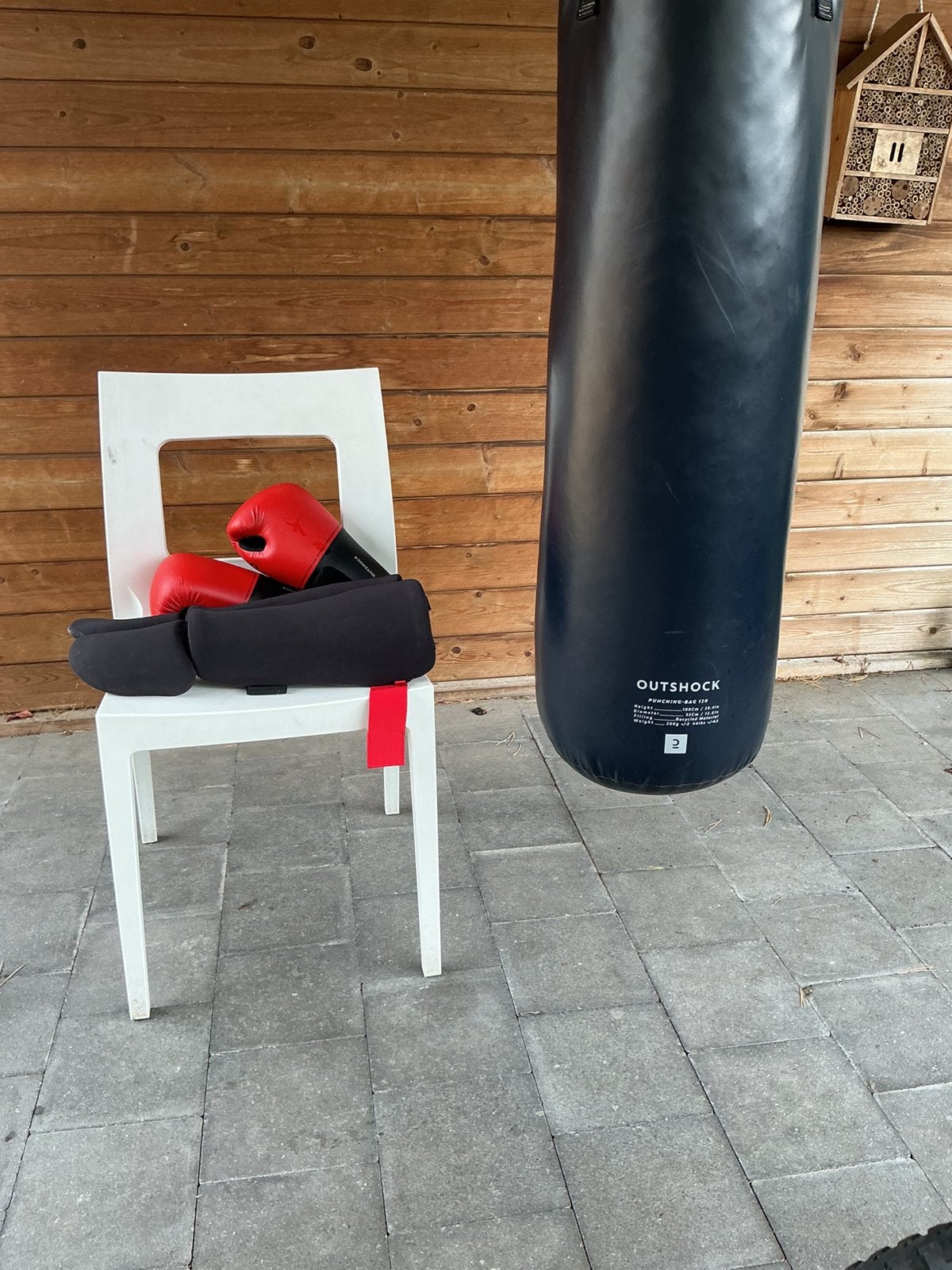 Sac de boxe, protège-tibias et gants de boxe Outshock, Enlèvement, Comme neuf, Sac de boxe