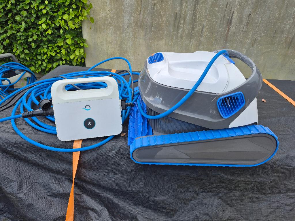 Robot de piscine Dolphin Echo S200 - acheté en juillet 2025, Enlèvement, Comme neuf, Autres types