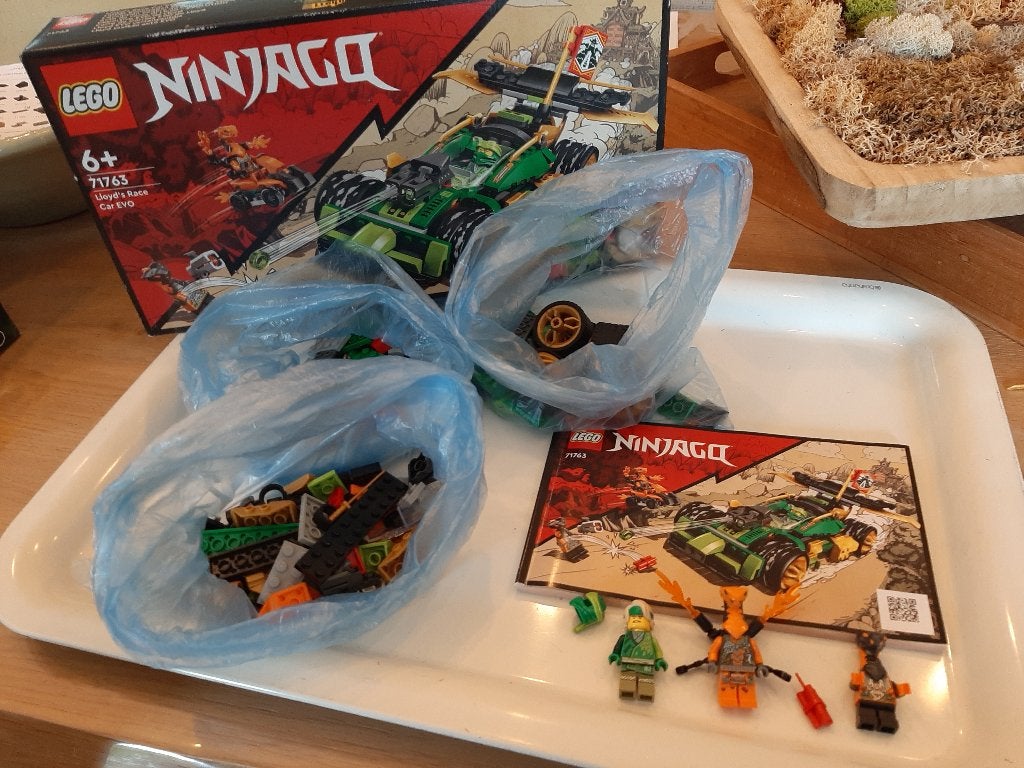 Ensemble LEGO Ninjago 71763 Lloyd's Race Car EVO, Enlèvement ou Envoi, Lego, Ensemble complet, Comme neuf